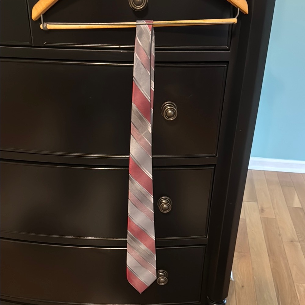 Wembley Classic Red and Gray Striped Tie